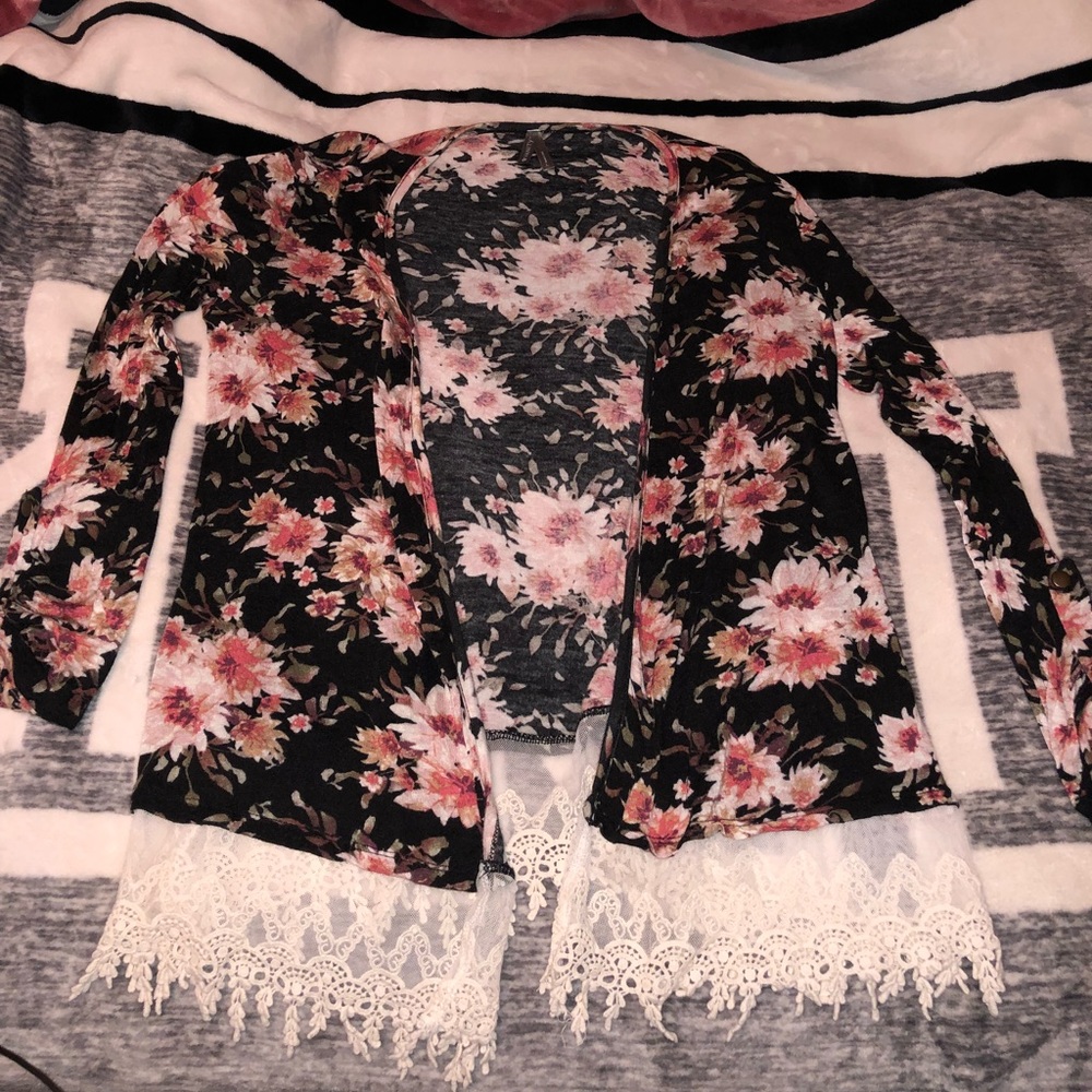 Floral print cardigan!